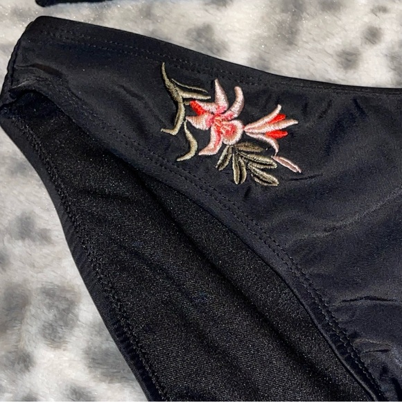 Vigoss Bikini Set - Picture 3 of 10